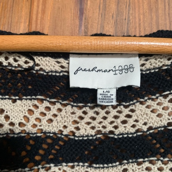 Maxi skirt and cardigan crochet set.
Cream and black in colour - Picture 5 of 8